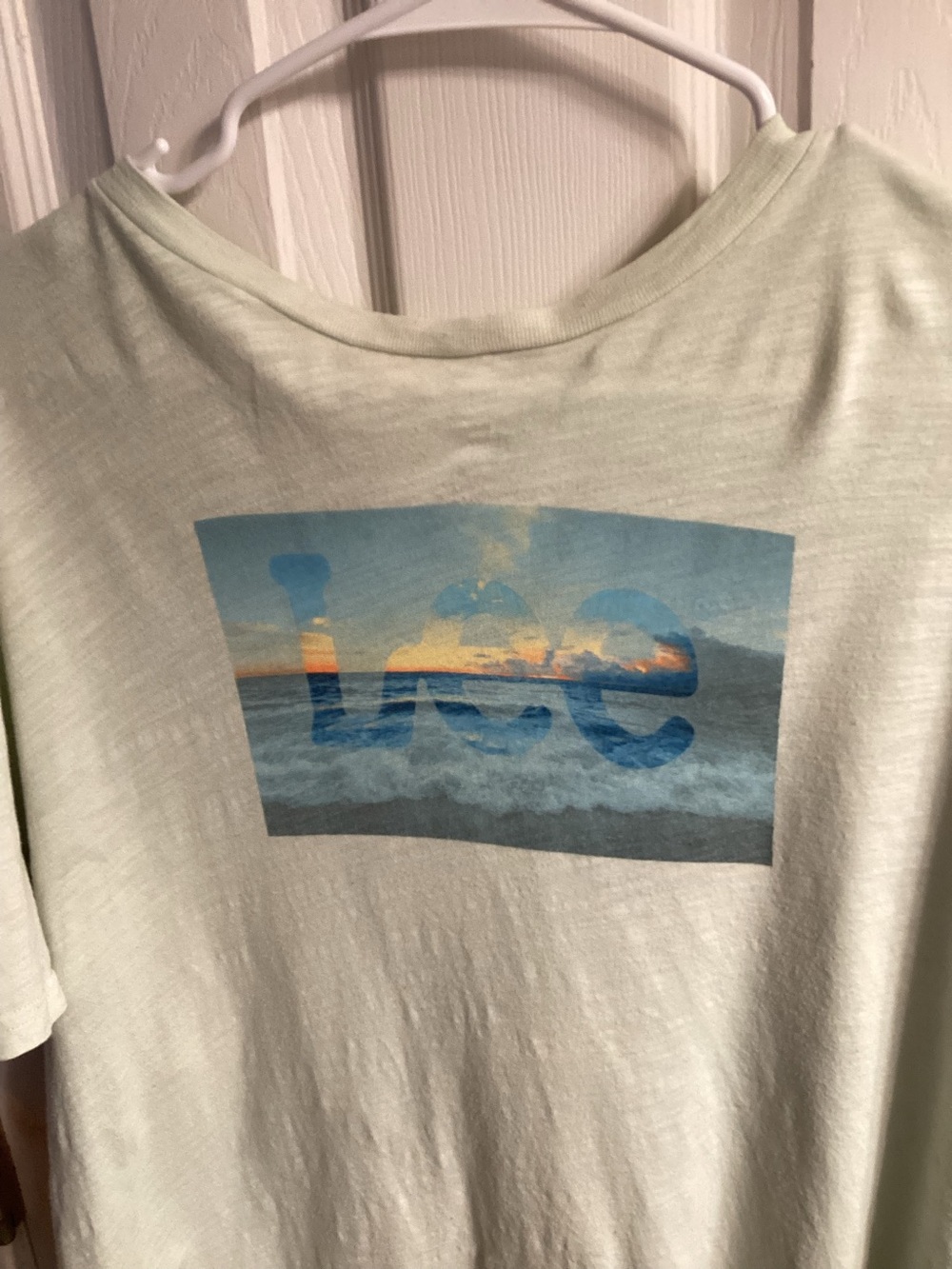 Original Lee ,Light Mint Tee ,with Ocean Sunset Graphic 
Size XXXL